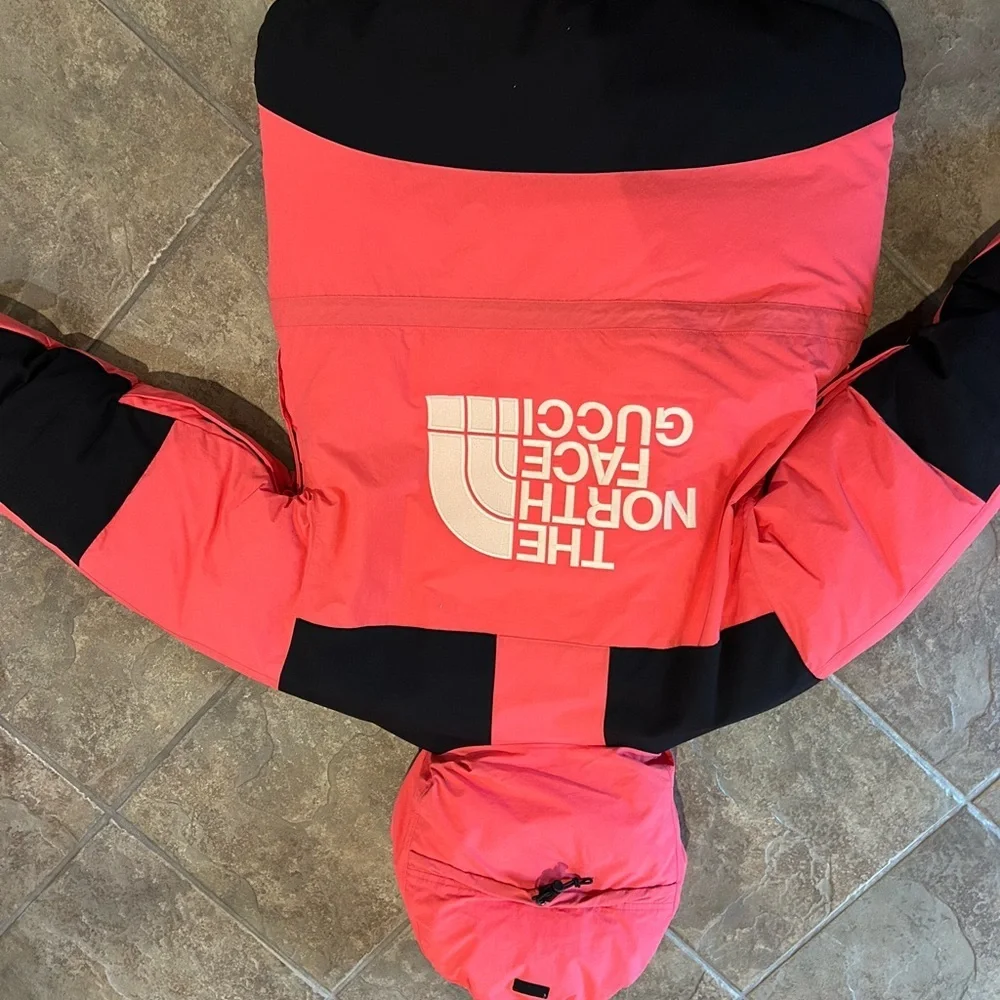 Women's Gucci X Northface, collaboration, puffer jacket size medium NWT - Picture 13 of 13